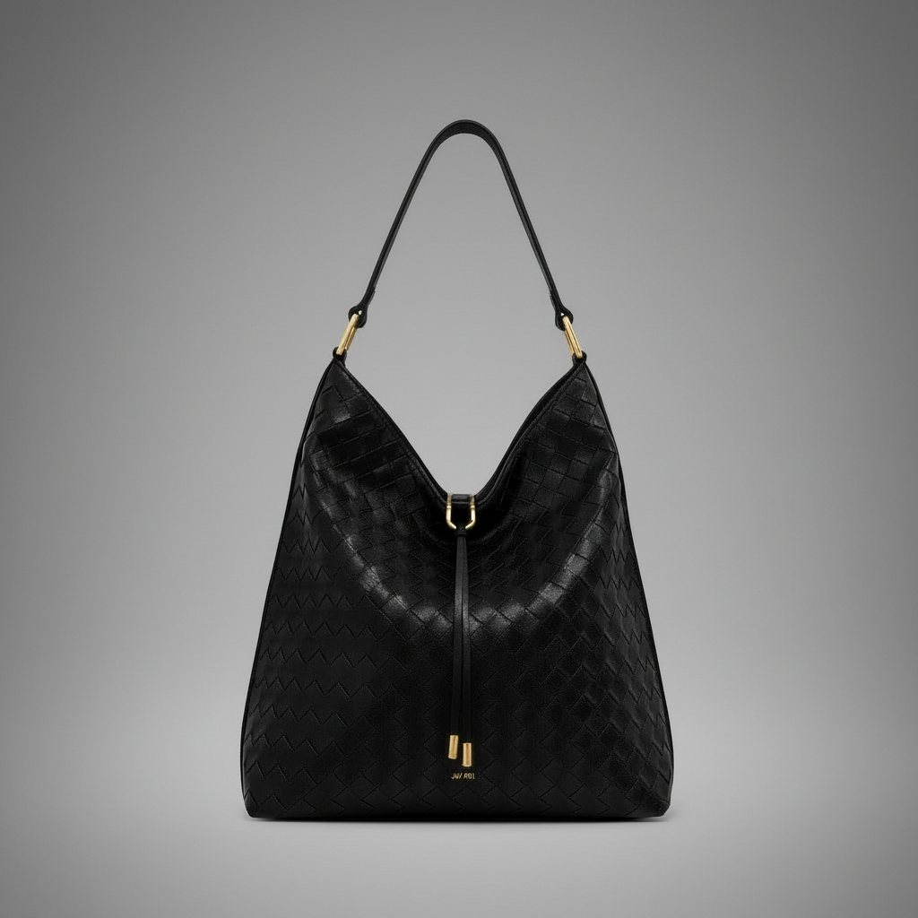 Mala preta com fundo de estúdio